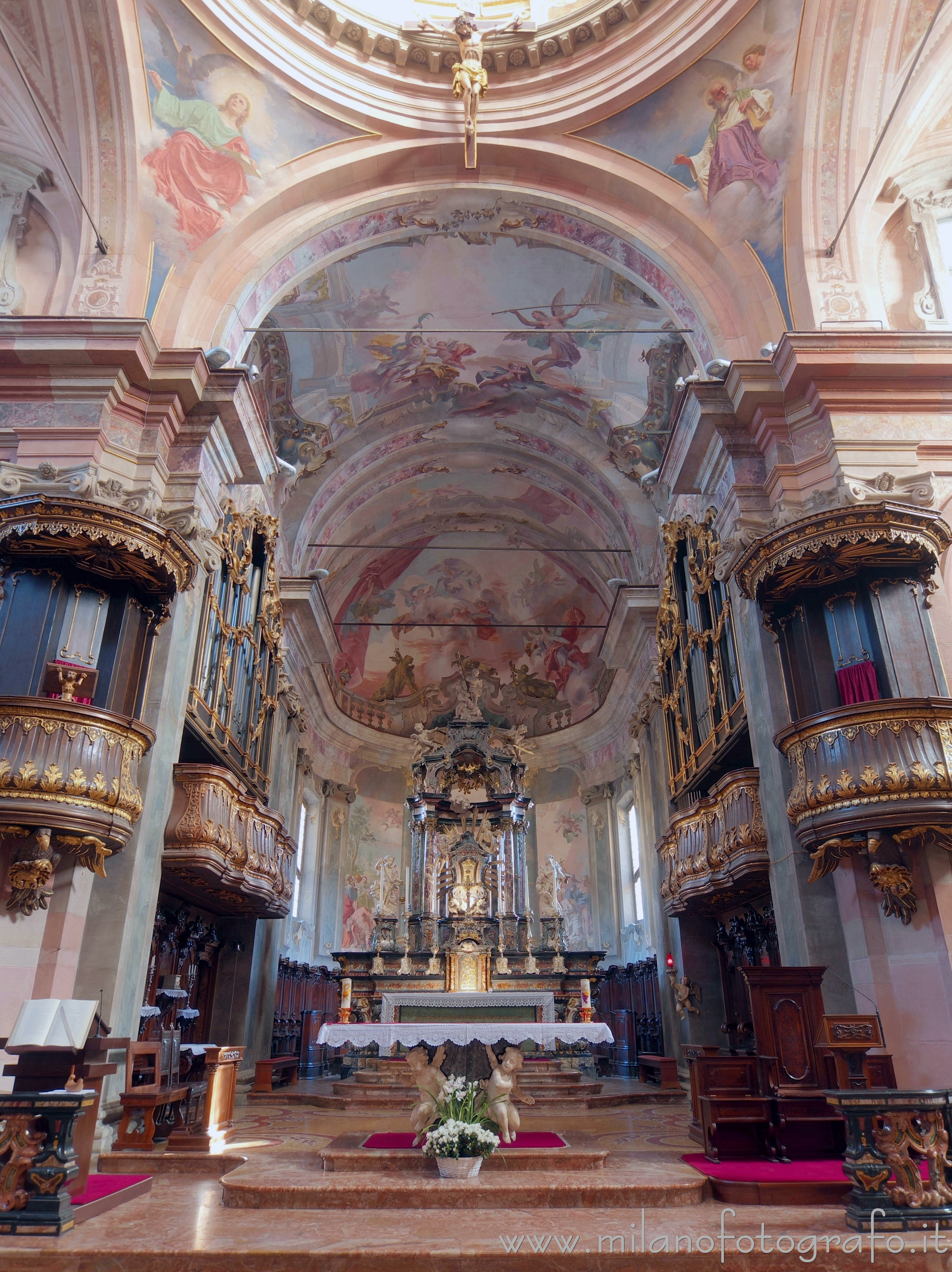 Busto Arsizio (Varese, Italy) - Presbytery and choir of the Basilica of St. John the Baptist